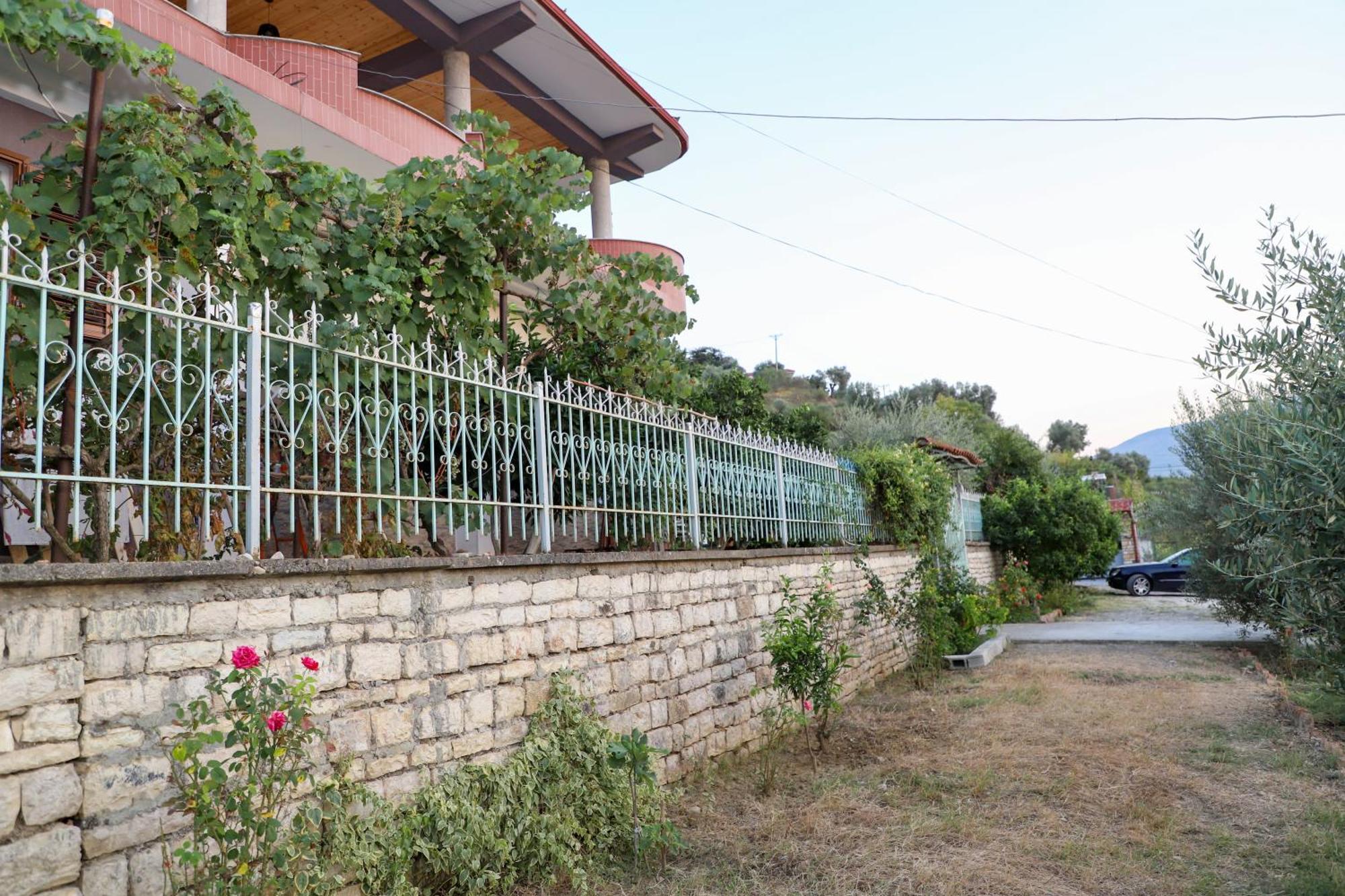 Georgemishel Guest House Berati Exterior foto