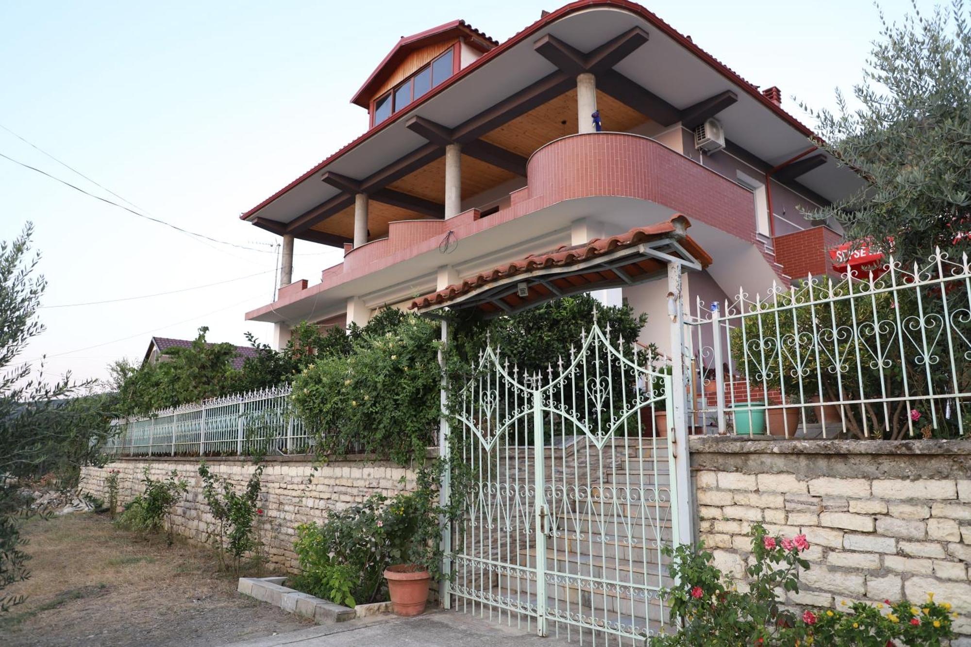 Georgemishel Guest House Berati Exterior foto